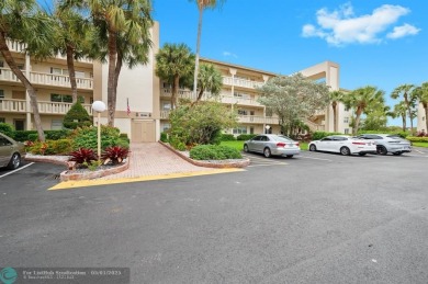 Beautifully renovated unit.  Corner unit, panoramic views of the on Wynmoor Golf Course in Florida - for sale on GolfHomes.com, golf home, golf lot
