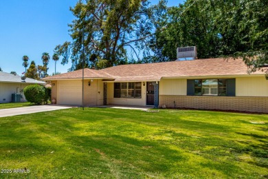 Welcome to this charming 2-bed, 2-bath Gemini home in the heart on Sun City Lakes West and East in Arizona - for sale on GolfHomes.com, golf home, golf lot