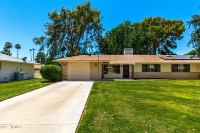 Welcome to this charming 2-bed, 2-bath Gemini home in the heart on Sun City Lakes West and East in Arizona - for sale on GolfHomes.com, golf home, golf lot