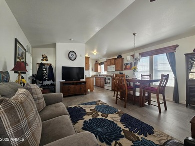 On The Greens! This stunning 1-bedroom plus Queen Size Murphy on Viewpoint Golf Resort in Arizona - for sale on GolfHomes.com, golf home, golf lot