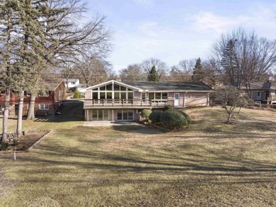 Awesome mid-century ranch w/full walk-out lower level. Overlooks on Mauh-Nah-Tee-See Country Club in Illinois - for sale on GolfHomes.com, golf home, golf lot