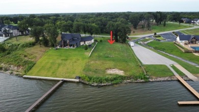 Exceptional waterfront lot in a prestigious gated community! on Cedar Creek Country Club in Texas - for sale on GolfHomes.com, golf home, golf lot