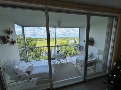 This 2/2 condo in the desirable Palm-Aire community on the 7th on Palm-Aire Country Club and Resort - Palms in Florida - for sale on GolfHomes.com, golf home, golf lot