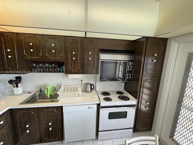 This 2/2 condo in the desirable Palm-Aire community on the 7th on Palm-Aire Country Club and Resort - Palms in Florida - for sale on GolfHomes.com, golf home, golf lot