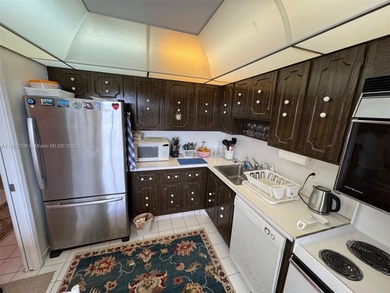 This 2/2 condo in the desirable Palm-Aire community on the 7th on Palm-Aire Country Club and Resort - Palms in Florida - for sale on GolfHomes.com, golf home, golf lot