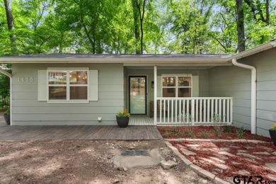 ***Priced to Sell*** Charming Updated Cottage with Serene Sounds on Hide-A-Way Lake Golf Course in Texas - for sale on GolfHomes.com, golf home, golf lot