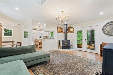 ***Priced to Sell*** Charming Updated Cottage with Serene Sounds on Hide-A-Way Lake Golf Course in Texas - for sale on GolfHomes.com, golf home, golf lot