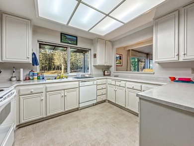 LIVE THE LIFE OF LEISURE WITH THIS TURN KEY MOUNTAIN HOME on  in California - for sale on GolfHomes.com, golf home, golf lot