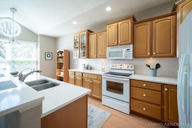 This immaculate 2 bedroom, 2 1/2 bath condo in The Links at on The Links At Rolling Meadows in Michigan - for sale on GolfHomes.com, golf home, golf lot