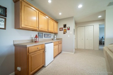 This immaculate 2 bedroom, 2 1/2 bath condo in The Links at on The Links At Rolling Meadows in Michigan - for sale on GolfHomes.com, golf home, golf lot