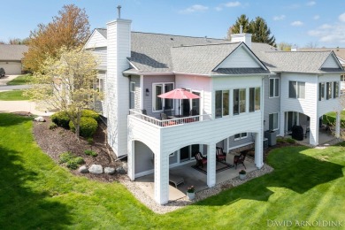 This immaculate 2 bedroom, 2 1/2 bath condo in The Links at on The Links At Rolling Meadows in Michigan - for sale on GolfHomes.com, golf home, golf lot