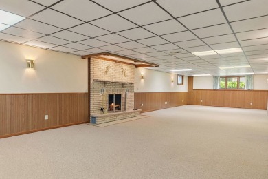 IN RECEIPT OF MULTIPLE OFFERS. SELLERS REQUEST SUBMISSION on Buena Vista Golf Course in Illinois - for sale on GolfHomes.com, golf home, golf lot