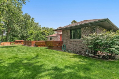 IN RECEIPT OF MULTIPLE OFFERS. SELLERS REQUEST SUBMISSION on Buena Vista Golf Course in Illinois - for sale on GolfHomes.com, golf home, golf lot