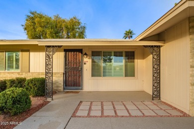 Charming 2 bedroom home in established and well manicured on PalmBrook Country Club in Arizona - for sale on GolfHomes.com, golf home, golf lot