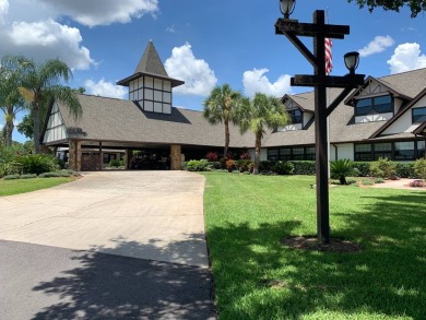 Time to buy is now! This beautiful, totally renovated 2/1.5 bath on Lake Henry Golf Club in Florida - for sale on GolfHomes.com, golf home, golf lot