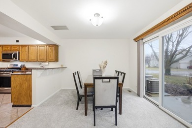 Highly desirable 2 story Townhome in the Greens of Glendale on Glendale Lakes Golf Club in Illinois - for sale on GolfHomes.com, golf home, golf lot