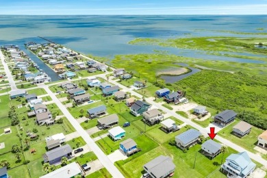 ADORABLE COASTAL COTTAGE! This affordable 2-bedroom home has on Galveston Country Club in Texas - for sale on GolfHomes.com, golf home, golf lot