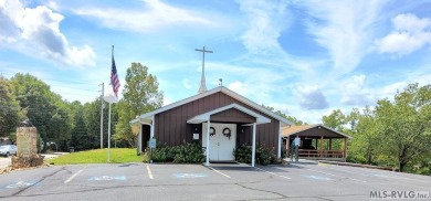 Enjoy lots of space in this newly updated home. Located in a on River Ridge Golf Club in Virginia - for sale on GolfHomes.com, golf home, golf lot