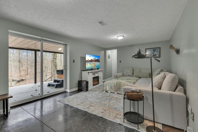 Move-in ready & beautifully maintained 3-bed/2-bath home offers on Hide-A-Way Hills Golf Club in Ohio - for sale on GolfHomes.com, golf home, golf lot