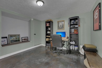 Move-in ready & beautifully maintained 3-bed/2-bath home offers on Hide-A-Way Hills Golf Club in Ohio - for sale on GolfHomes.com, golf home, golf lot