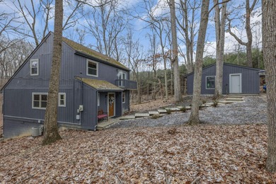 Move-in ready & beautifully maintained 3-bed/2-bath home offers on Hide-A-Way Hills Golf Club in Ohio - for sale on GolfHomes.com, golf home, golf lot