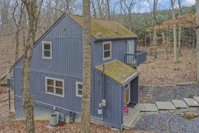 Move-in ready & beautifully maintained 3-bed/2-bath home offers on Hide-A-Way Hills Golf Club in Ohio - for sale on GolfHomes.com, golf home, golf lot