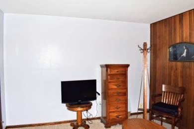 This 3 bedroom, 2 bathroom 1 1 2 story home near Floyd Golf on Floyd Park Golf Course in Iowa - for sale on GolfHomes.com, golf home, golf lot