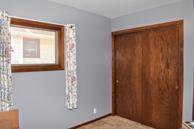 This 3 bedroom, 2 bathroom 1 1 2 story home near Floyd Golf on Floyd Park Golf Course in Iowa - for sale on GolfHomes.com, golf home, golf lot