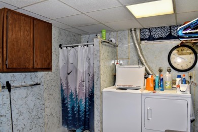 This 3 bedroom, 2 bathroom 1 1 2 story home near Floyd Golf on Floyd Park Golf Course in Iowa - for sale on GolfHomes.com, golf home, golf lot