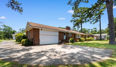Welcome to 207 Green Lake Drive, a beautifully maintained on Arcadian Shores Golf Club in South Carolina - for sale on GolfHomes.com, golf home, golf lot