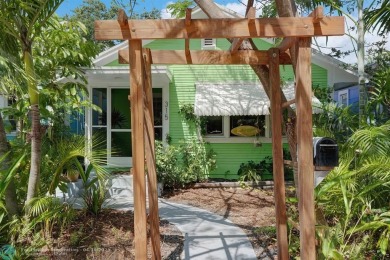 AMAZING LOCATION! This charming 3BR/1.5BA downtown cottage is on Lake Worth Municipal Golf Course in Florida - for sale on GolfHomes.com, golf home, golf lot