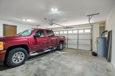 Located in White Plains Subdivision on the golf course, this 3BR on White Plains Golf Course in Tennessee - for sale on GolfHomes.com, golf home, golf lot