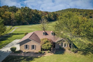 Located in White Plains Subdivision on the golf course, this 3BR on White Plains Golf Course in Tennessee - for sale on GolfHomes.com, golf home, golf lot