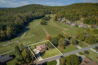 Located in White Plains Subdivision on the golf course, this 3BR on White Plains Golf Course in Tennessee - for sale on GolfHomes.com, golf home, golf lot