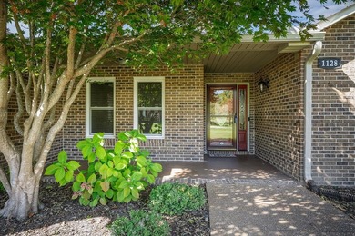 Located in White Plains Subdivision on the golf course, this 3BR on White Plains Golf Course in Tennessee - for sale on GolfHomes.com, golf home, golf lot