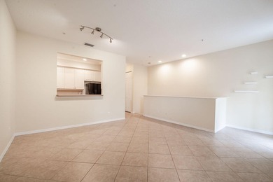 Prime walkable location in the heart of Abacoa! This cozy and on Abacoa Golf Club in Florida - for sale on GolfHomes.com, golf home, golf lot