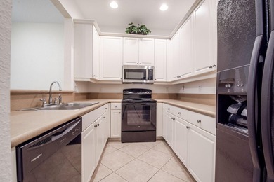 Prime walkable location in the heart of Abacoa! This cozy and on Abacoa Golf Club in Florida - for sale on GolfHomes.com, golf home, golf lot