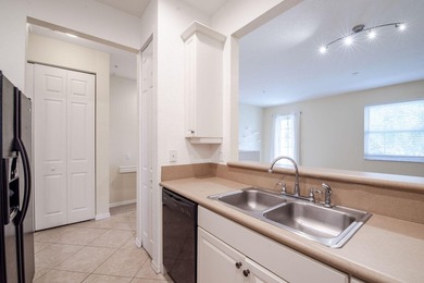 Prime walkable location in the heart of Abacoa! This cozy and on Abacoa Golf Club in Florida - for sale on GolfHomes.com, golf home, golf lot