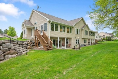 Beautifully updated and spacious condo with lots of windows & on Columbus Country Club in Wisconsin - for sale on GolfHomes.com, golf home, golf lot