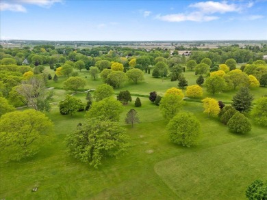 Beautifully updated and spacious condo with lots of windows & on Columbus Country Club in Wisconsin - for sale on GolfHomes.com, golf home, golf lot