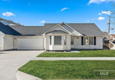 This delightful, single story townhome, is conveniently located on Fairview Golf Course in Idaho - for sale on GolfHomes.com, golf home, golf lot