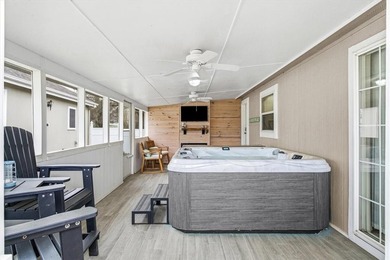 Cedar Creek Lake o Recently Updated o A BRAND-NEW LOOK AT A on Cedar Creek Country Club in Texas - for sale on GolfHomes.com, golf home, golf lot