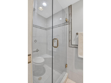 Move In Ready! 1st floor corner unit with 2 bedrooms & 2 full on Kings Point Golf -Flanders Way in Florida - for sale on GolfHomes.com, golf home, golf lot