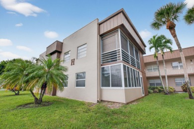Move In Ready! 1st floor corner unit with 2 bedrooms & 2 full on Kings Point Golf -Flanders Way in Florida - for sale on GolfHomes.com, golf home, golf lot