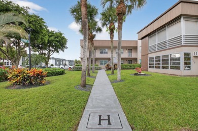 Move In Ready! 1st floor corner unit with 2 bedrooms & 2 full on Kings Point Golf -Flanders Way in Florida - for sale on GolfHomes.com, golf home, golf lot