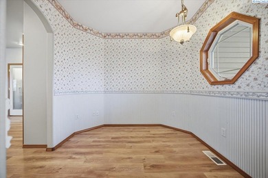 MLS# 288662 Custom-built rambler located in the desirable Sun on Sun Willows in Washington - for sale on GolfHomes.com, golf home, golf lot