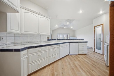 MLS# 288662 Custom-built rambler located in the desirable Sun on Sun Willows in Washington - for sale on GolfHomes.com, golf home, golf lot