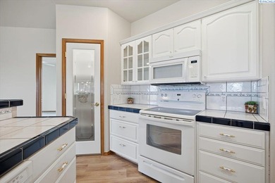 MLS# 288662 Custom-built rambler located in the desirable Sun on Sun Willows in Washington - for sale on GolfHomes.com, golf home, golf lot