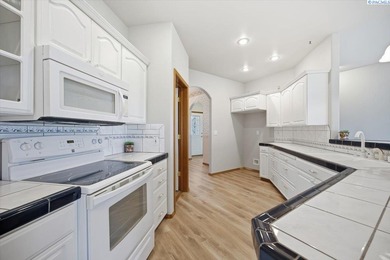 MLS# 288662 Custom-built rambler located in the desirable Sun on Sun Willows in Washington - for sale on GolfHomes.com, golf home, golf lot