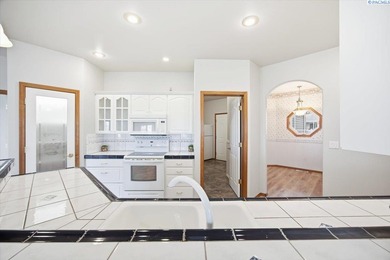 MLS# 288662 Custom-built rambler located in the desirable Sun on Sun Willows in Washington - for sale on GolfHomes.com, golf home, golf lot